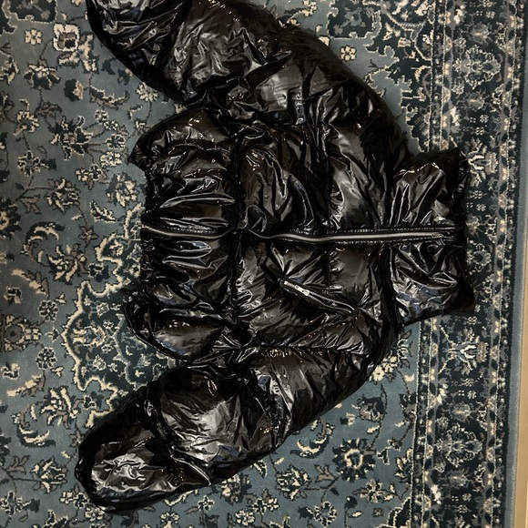 DO NOT PURCHASE ✨Quilted shiny puffer coat from boohoo✨
Size fits medium/large - Picture 2 of 3